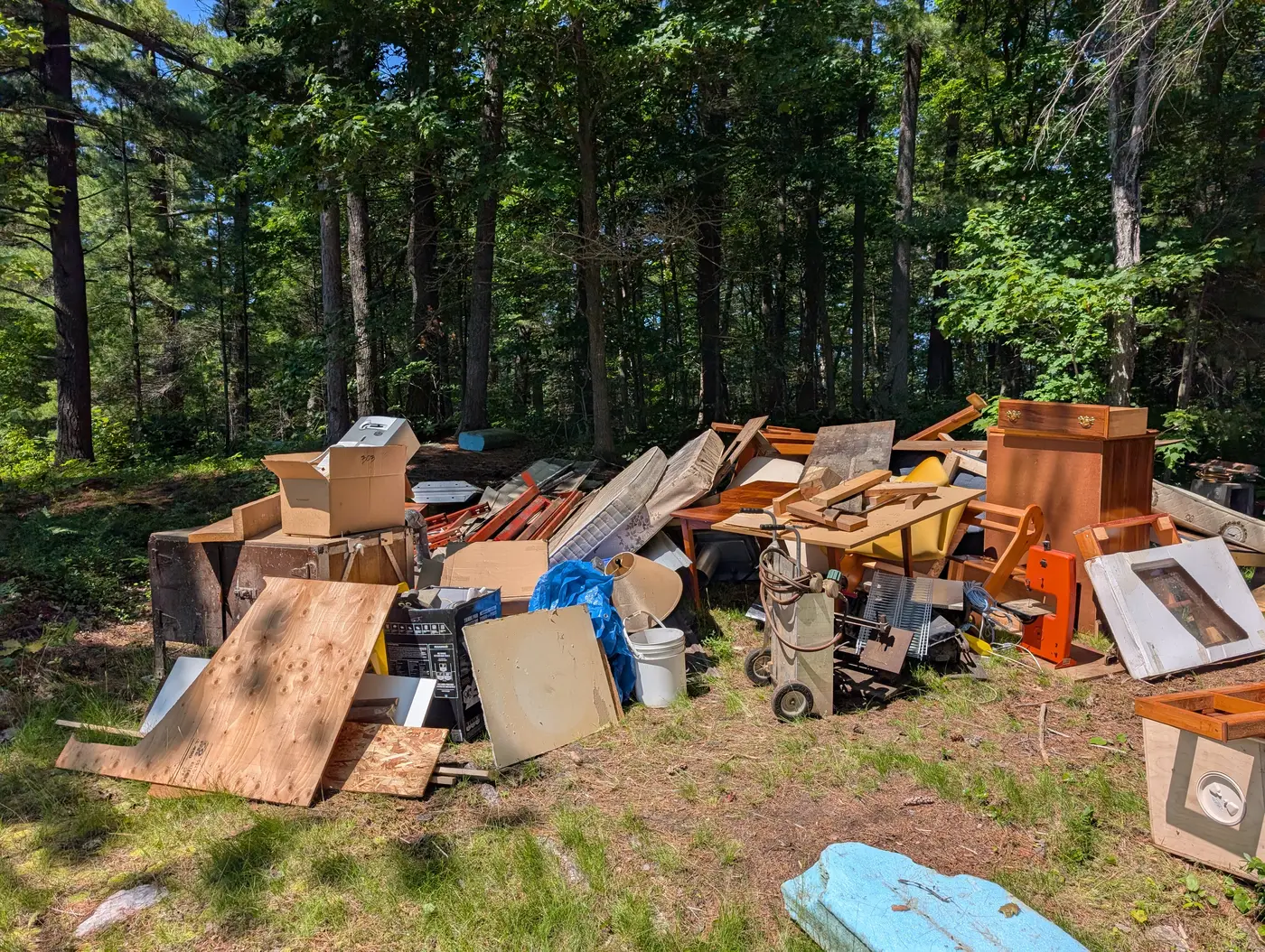 Water-Access Cottage Cleanout – Everything Staged for Barge Pickup